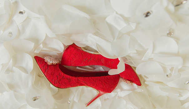结婚后的婚鞋可以扔吗 结婚后的婚鞋平时能穿吗 